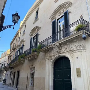 לינה וארוחת בוקר Palazzo Rollo, לצ'ה