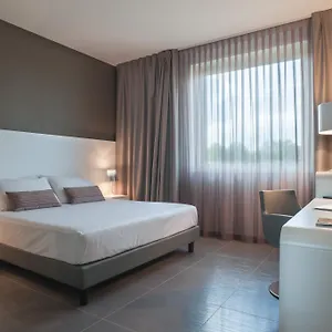 מלון 8piuhotel, לצ'ה