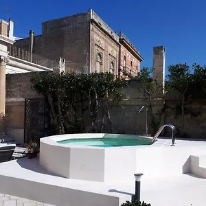 לינה וארוחת בוקר Dimora Charleston Parcheggio Privato In Loco Gratis, לצ'ה